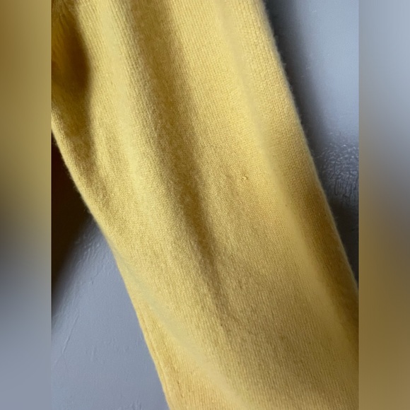 Lands’ End Yellow V-neck Cashmere Sweater M - Picture 11 of 12